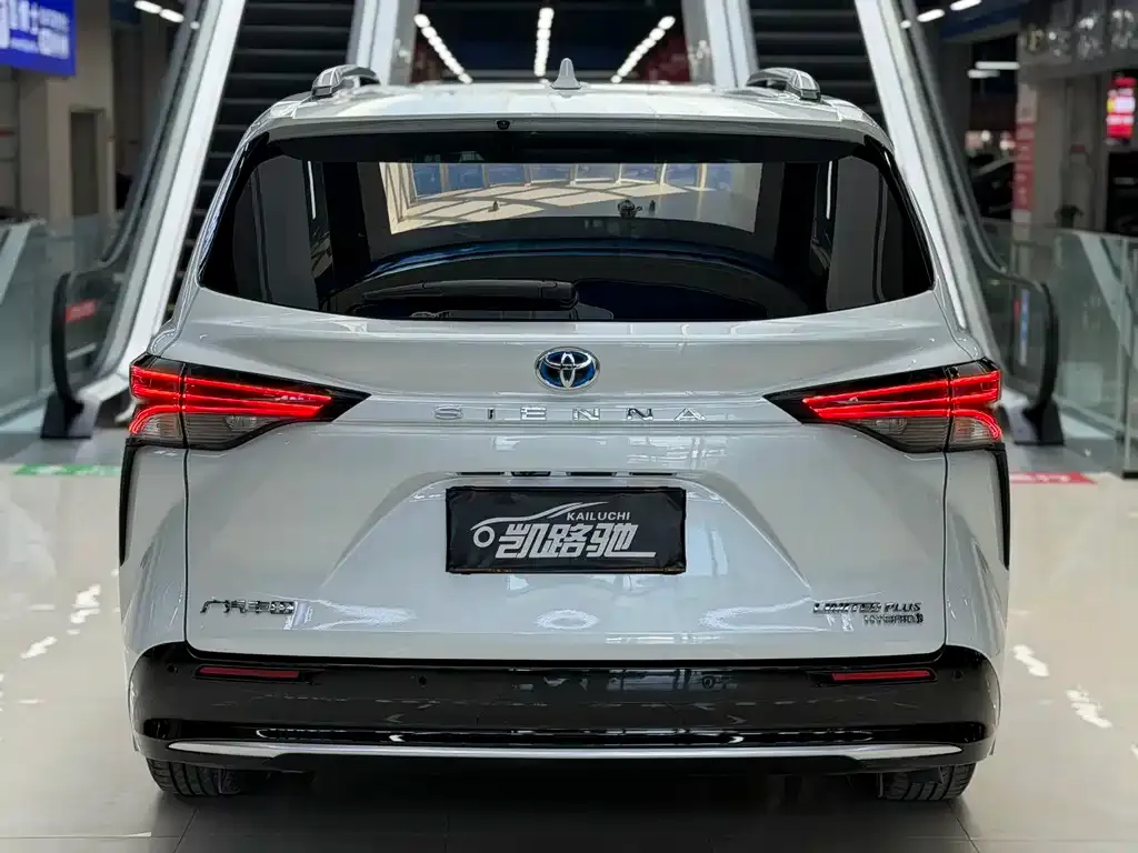 Toyota Sienna — фото 7