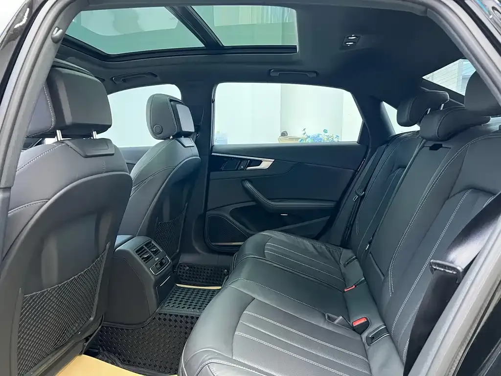 Audi A4L 2024 из CN, фото 3