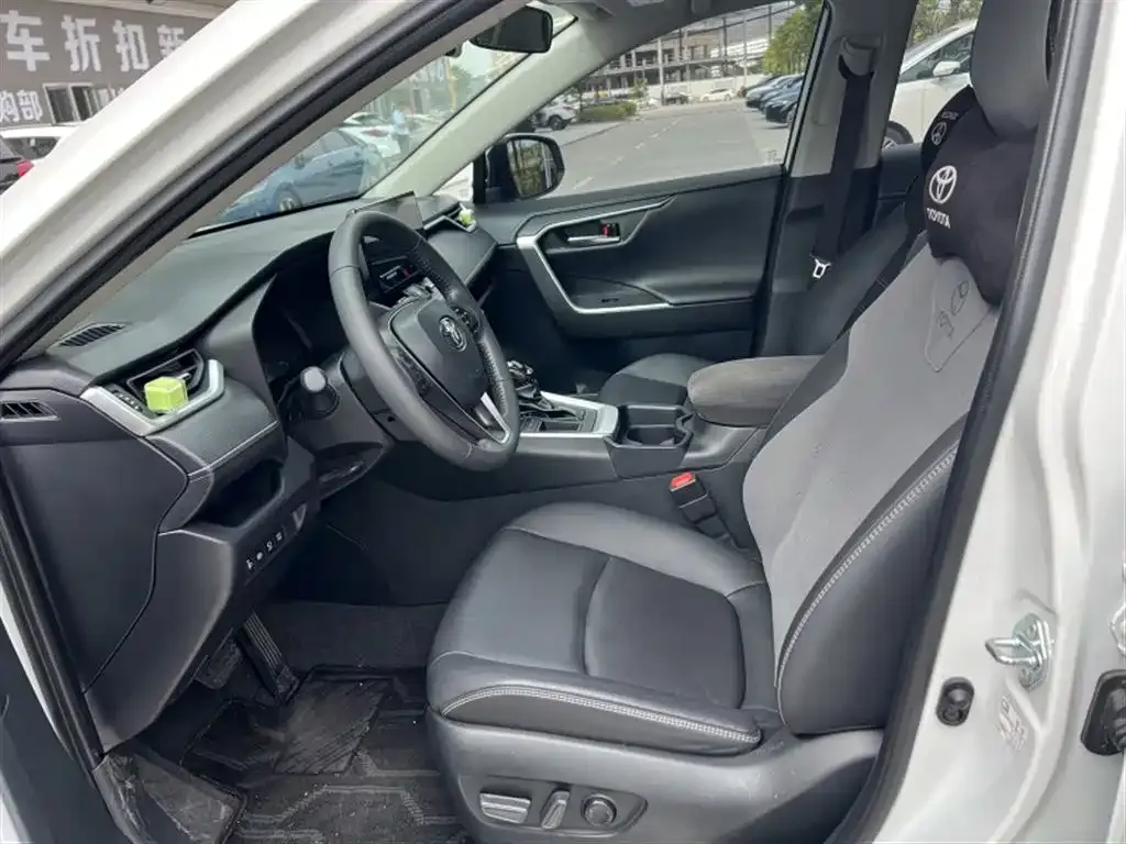 Toyota RAV4 2024 из CN, фото 3