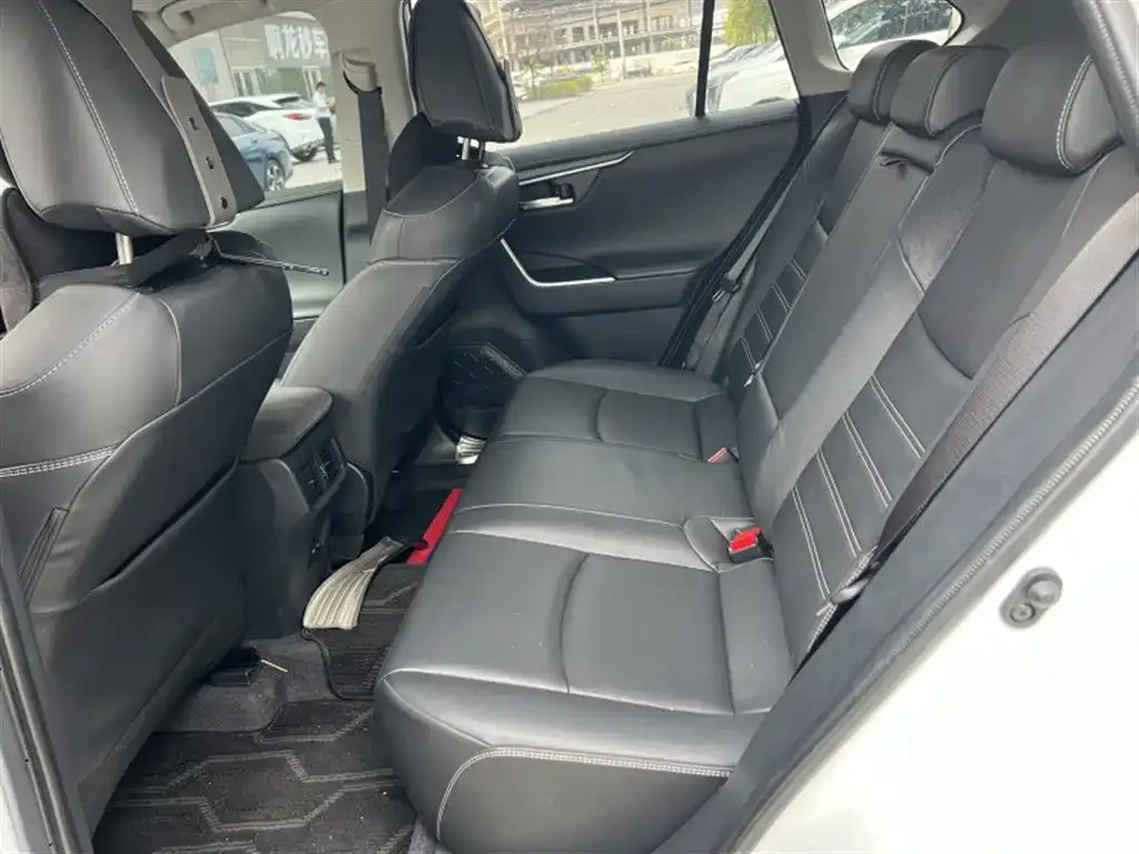 Toyota RAV4 2024 из CN, фото 2