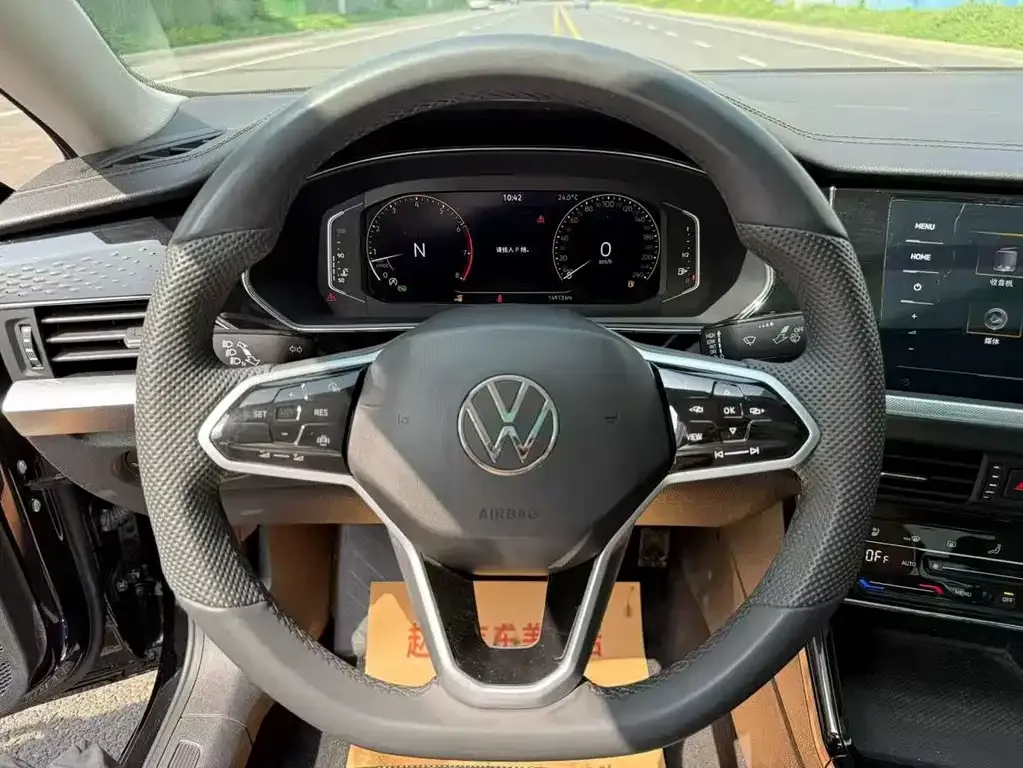 Volkswagen Passat 2023 из CN, фото 9