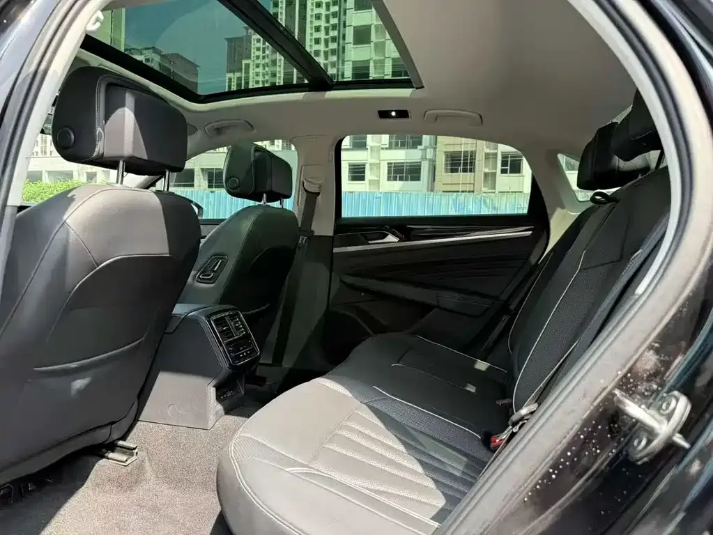 Volkswagen Passat 2023 из CN, фото 6