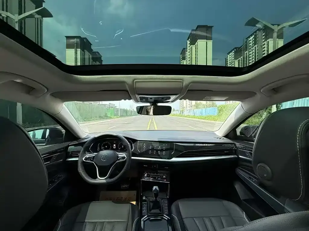 Volkswagen Passat 2023 из CN, фото 2
