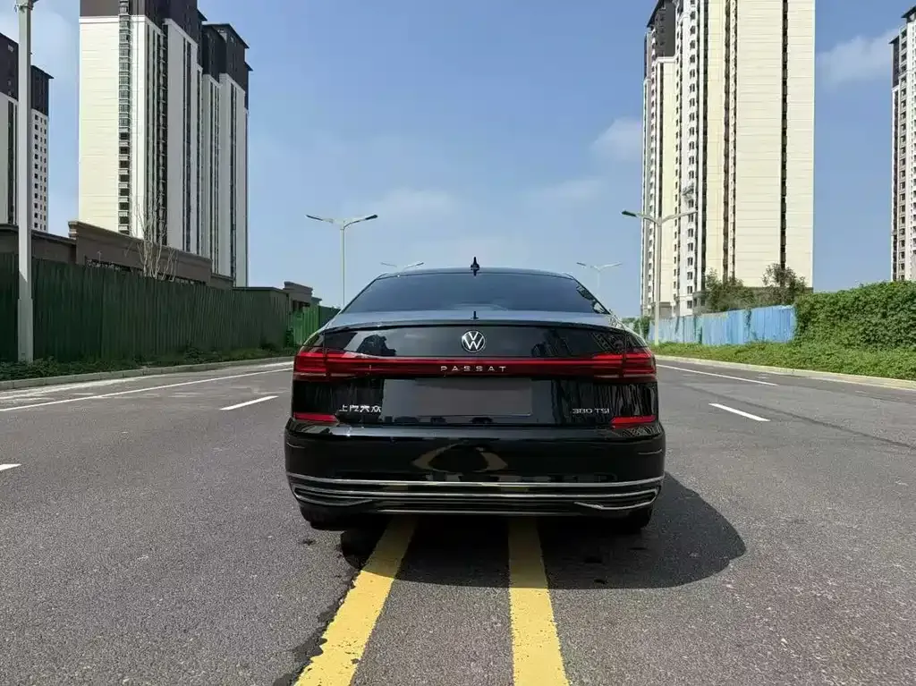 Volkswagen Passat 2023 из CN, фото 3