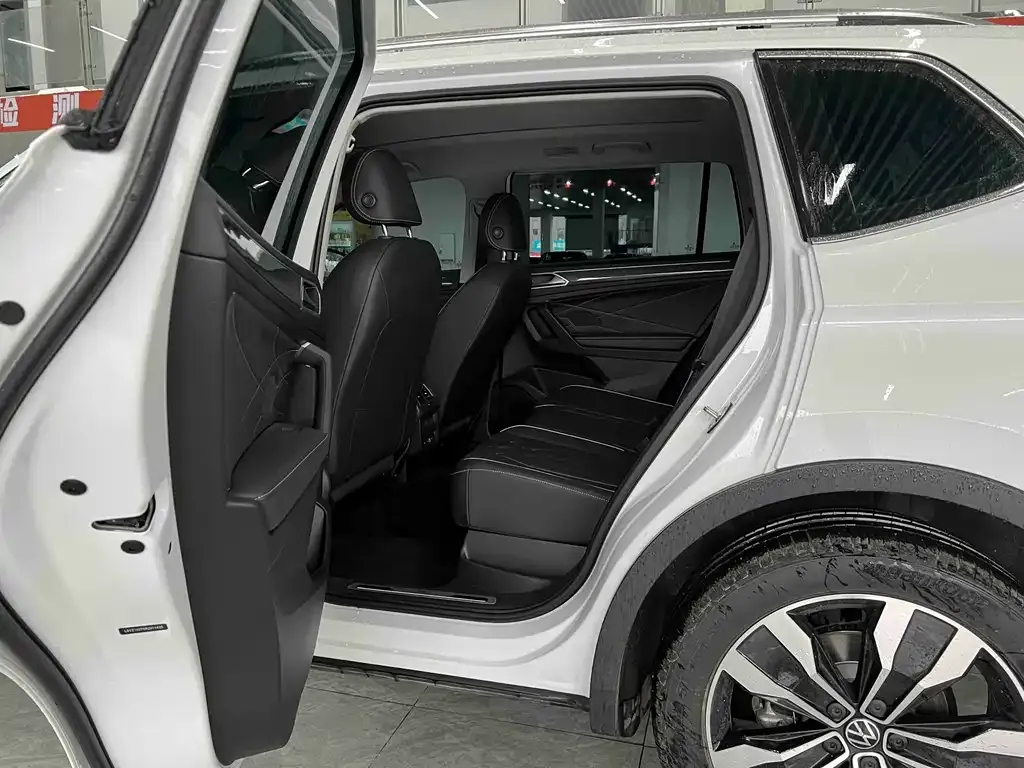 Volkswagen Tiguan L 2024 из CN, фото 3