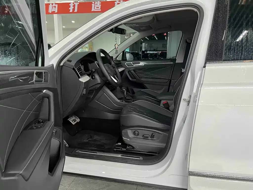 Volkswagen Tiguan L 2024 из CN, фото 4