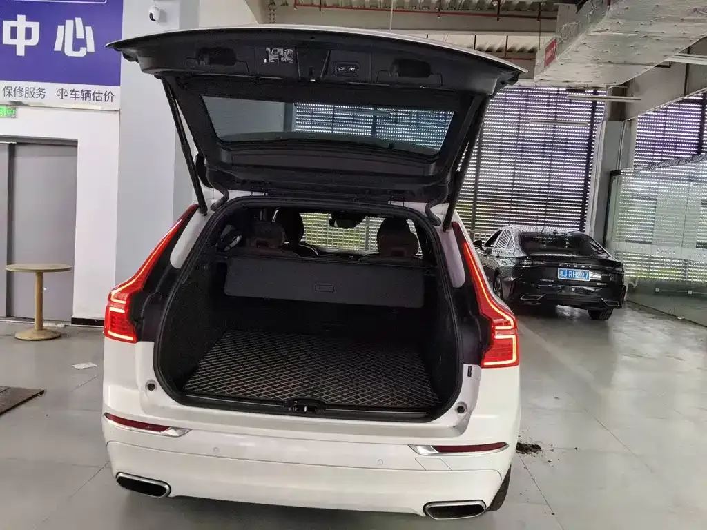 Volvo XC60 2021 из CN, фото 4