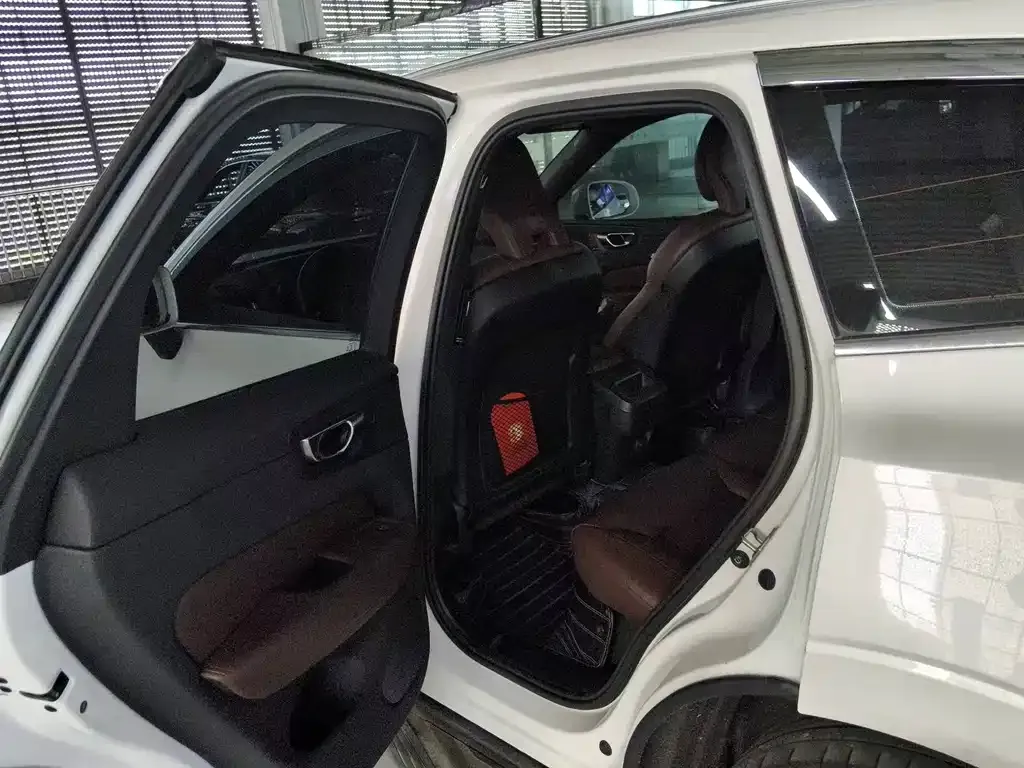 Volvo XC60 2021 из CN, фото 6