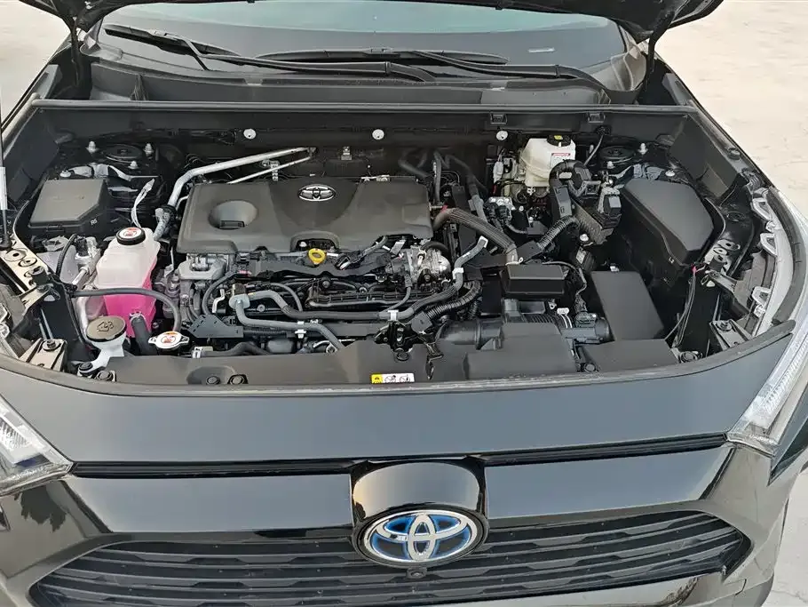 Toyota RAV4 — фото 8