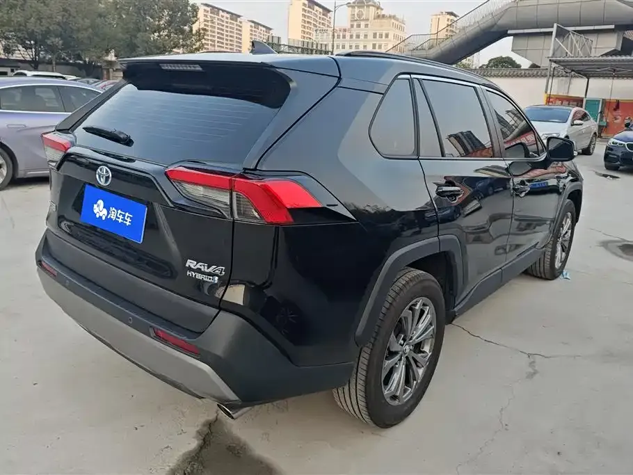 Toyota RAV4 — фото 3