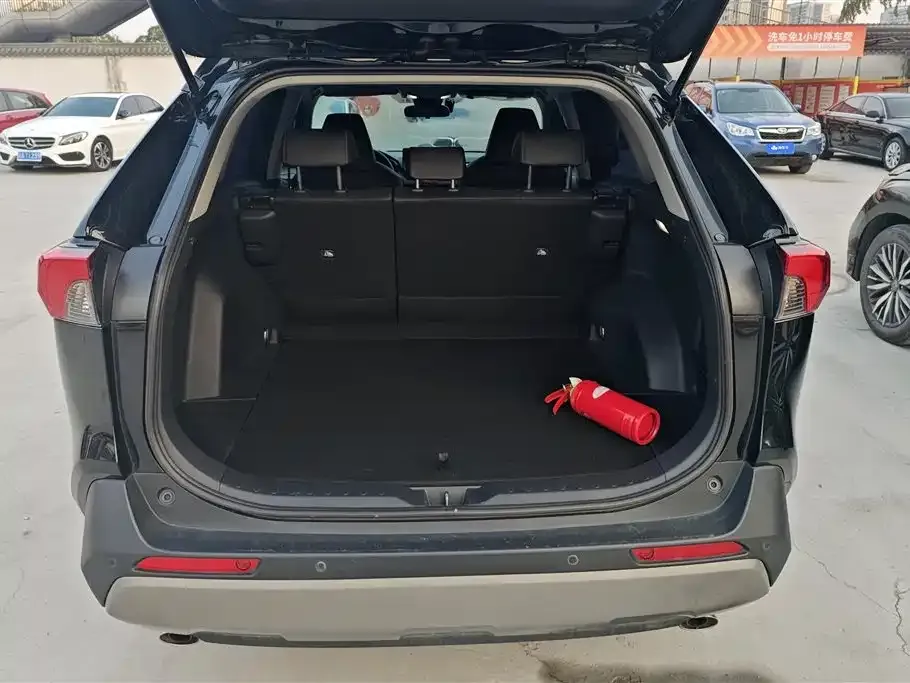 Toyota RAV4 — фото 9
