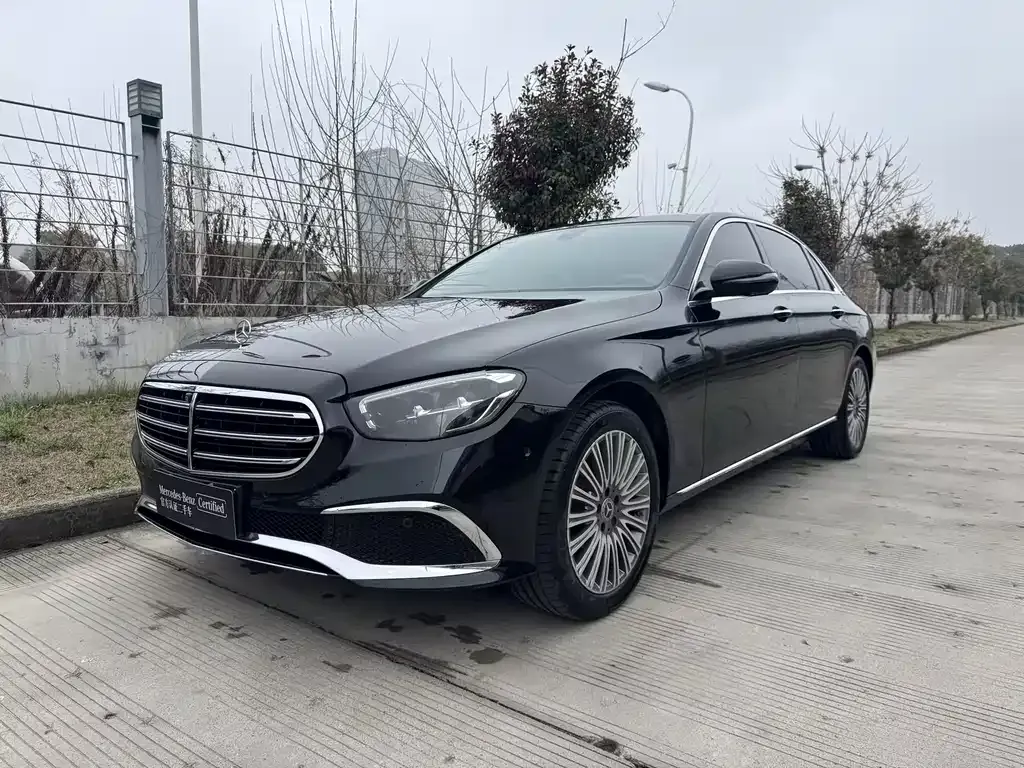 Mercedes-Benz E-Class — фото 1