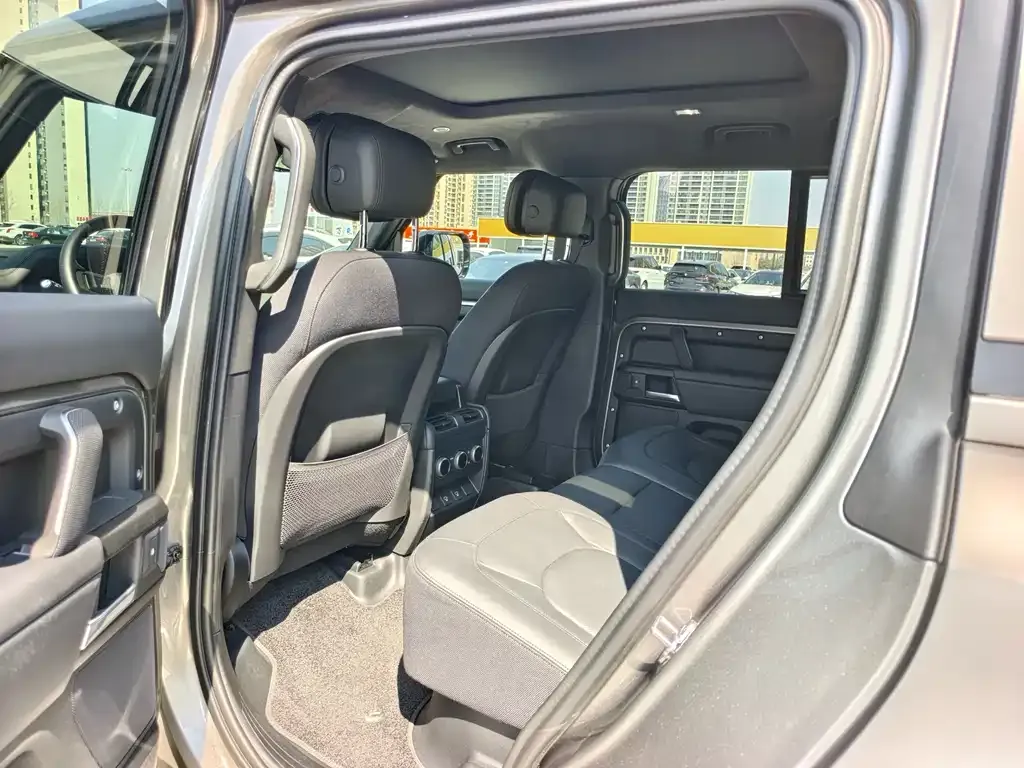 Land Rover Defender — фото 10