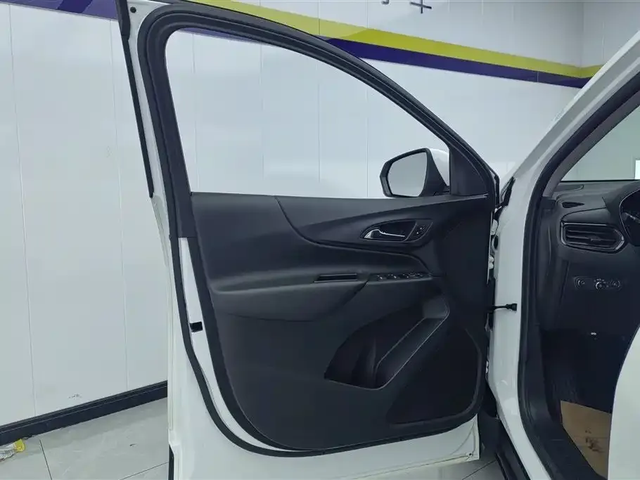 Chevrolet Equinox 2023 из CN, фото 5