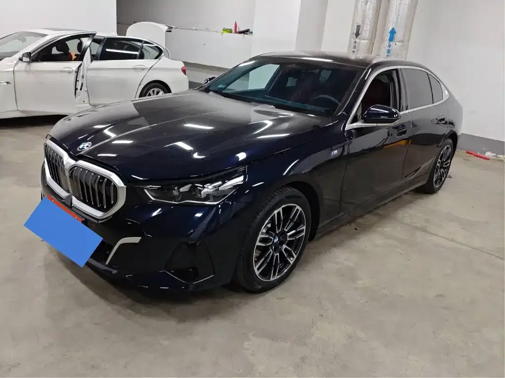 BMW 5 Series — фото 1