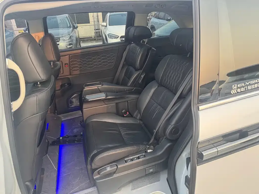 Honda Elysion 2024 из CN, фото 8