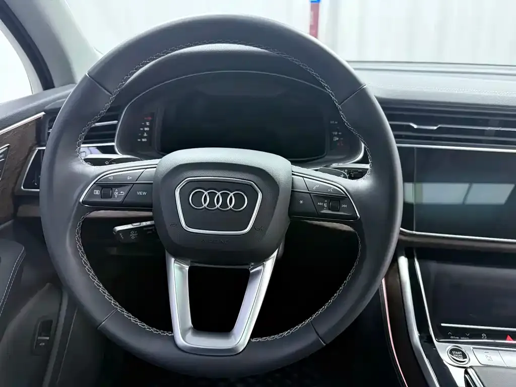 Audi Q7 2025 из CN, фото 9