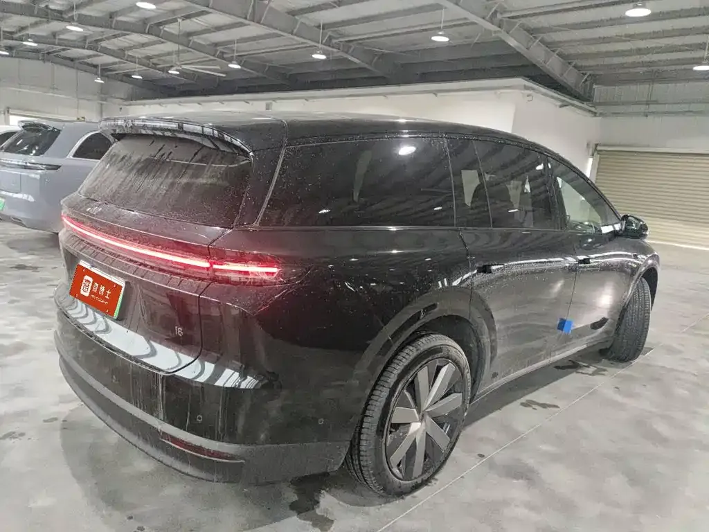 Li Auto i8 — фото 6