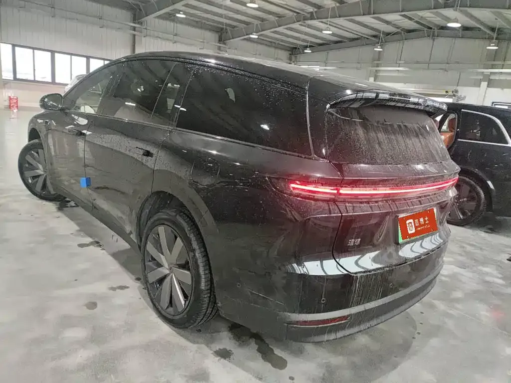 Li Auto i8 — фото 5