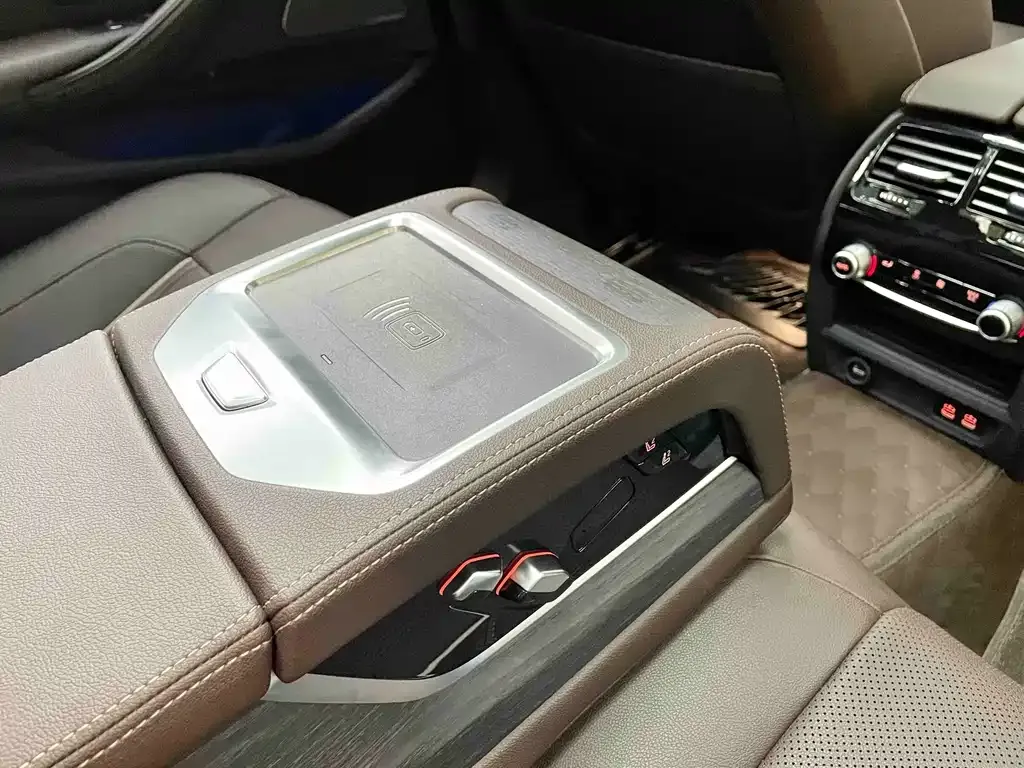 BMW 5 Series — фото 10