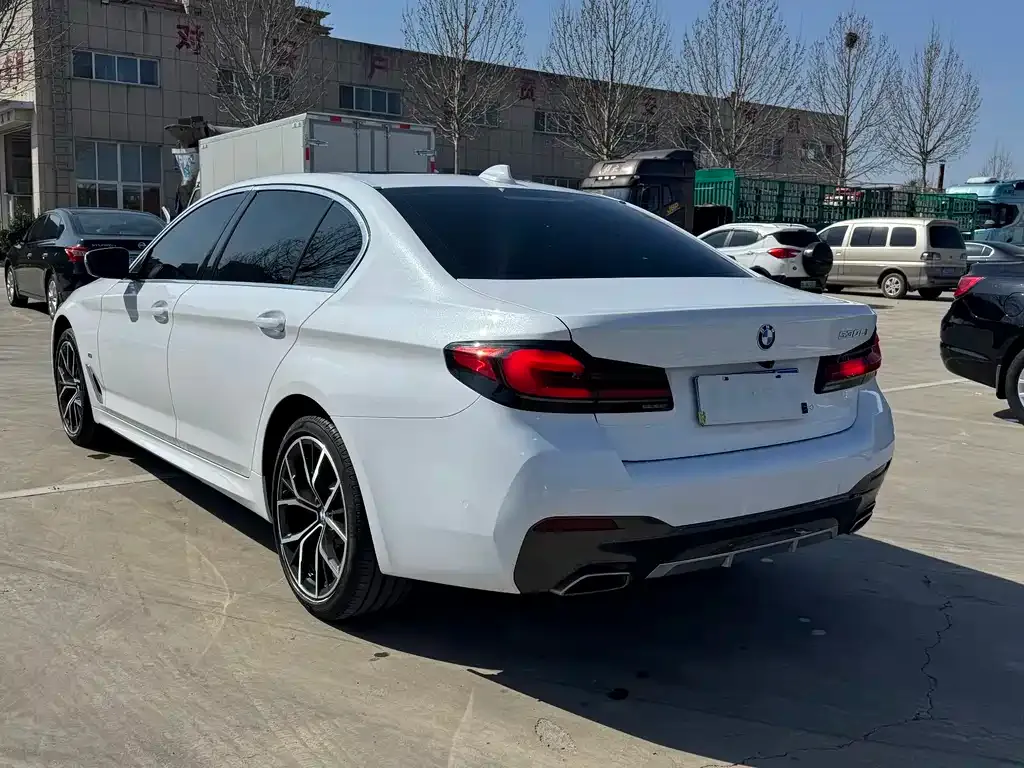BMW 5 Series — фото 2