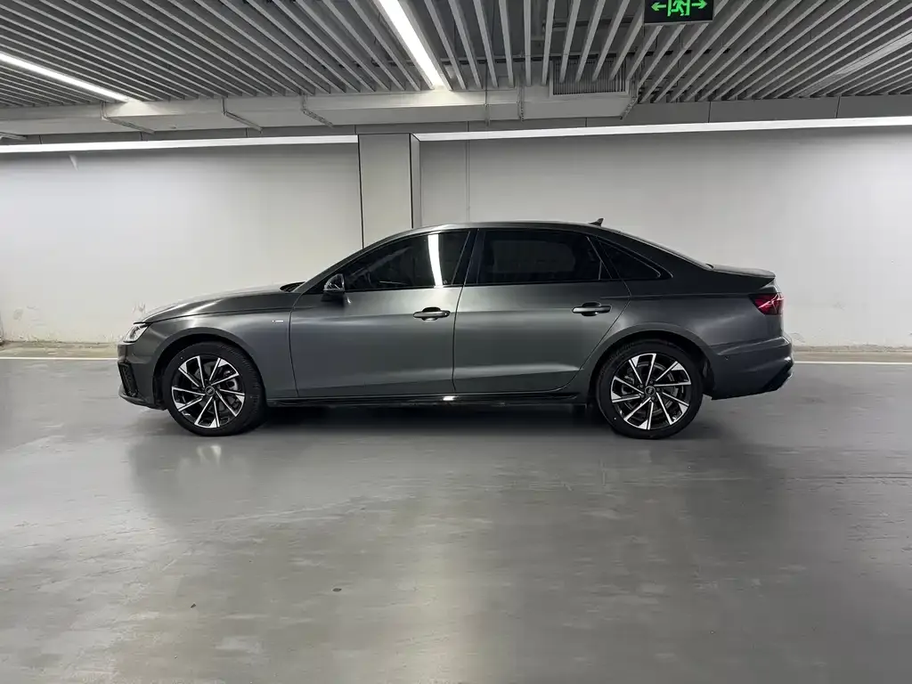 Audi A4L 2022 из CN, фото 5