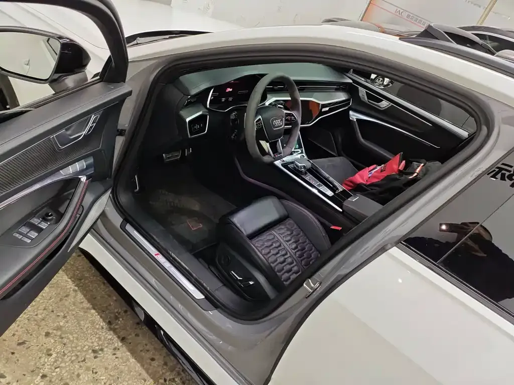 Audi RS 6 2024 из CN, фото 5