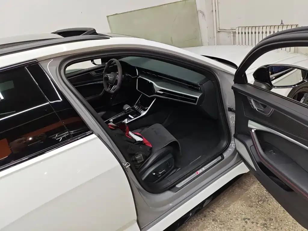 Audi RS 6 2024 из CN, фото 6