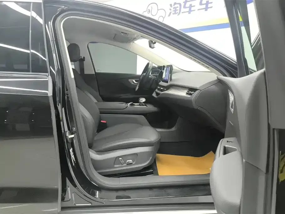 Hongqi E-QM5 — фото 3