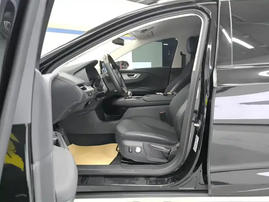 Hongqi E-QM5 — фото 10