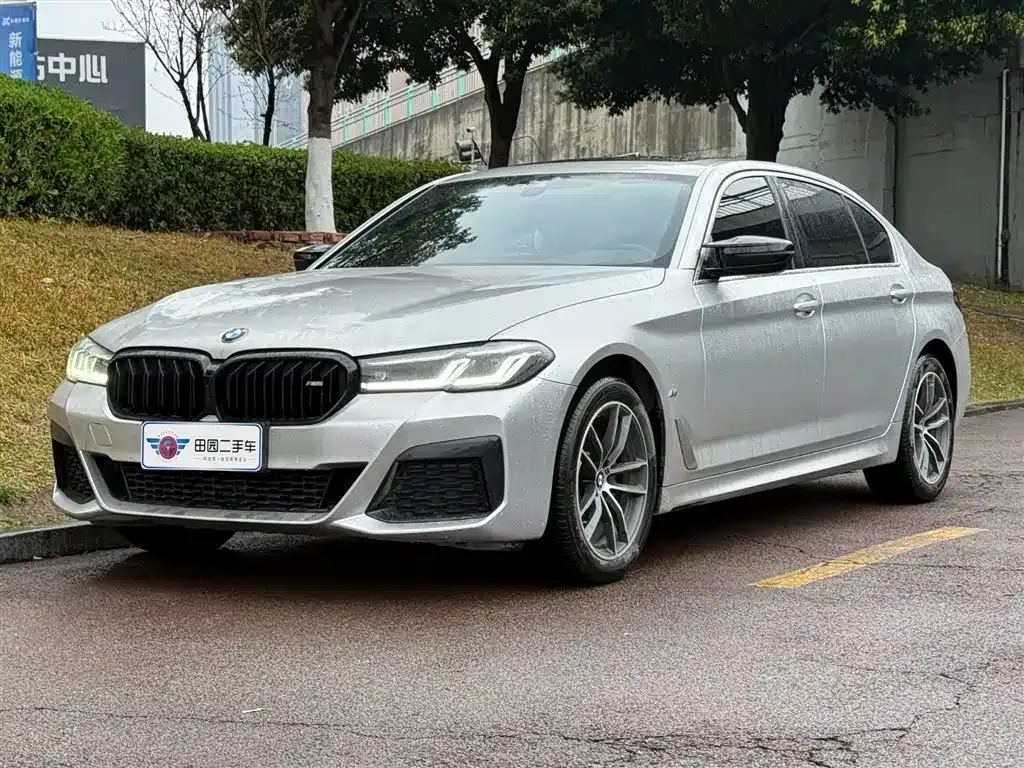 BMW 5 Series — фото 1