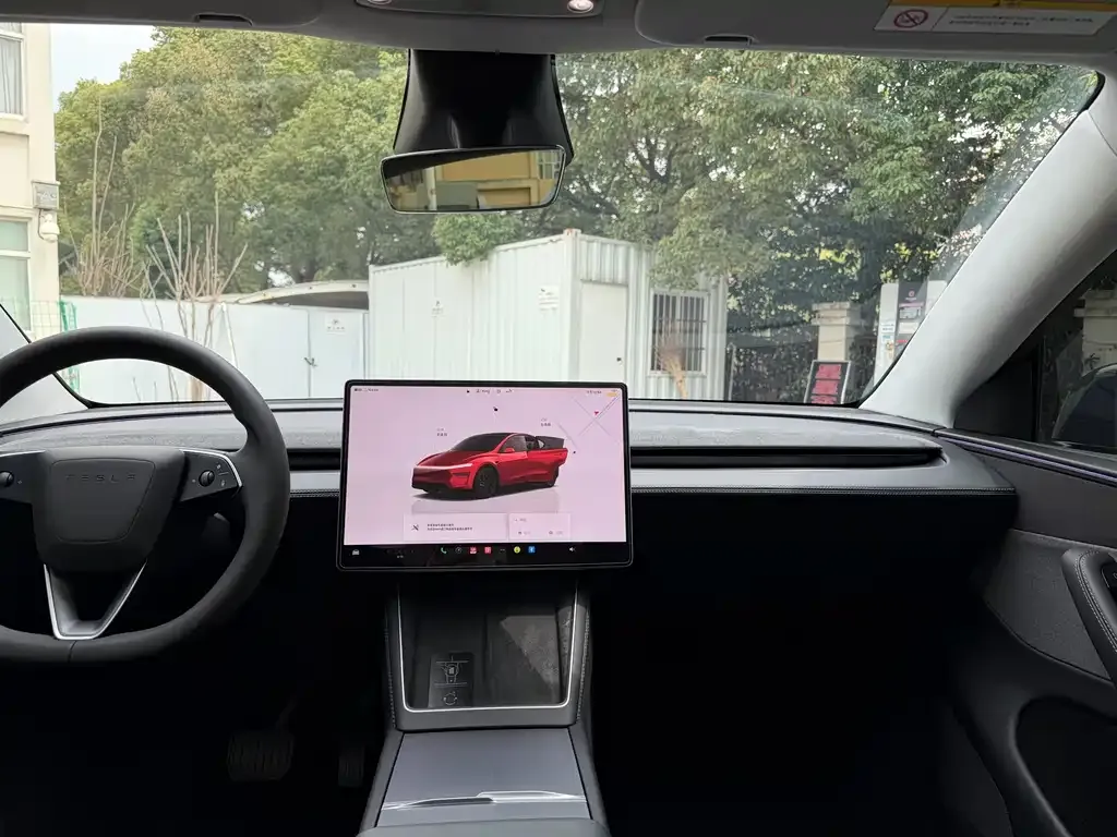 Tesla Model Y — фото 5