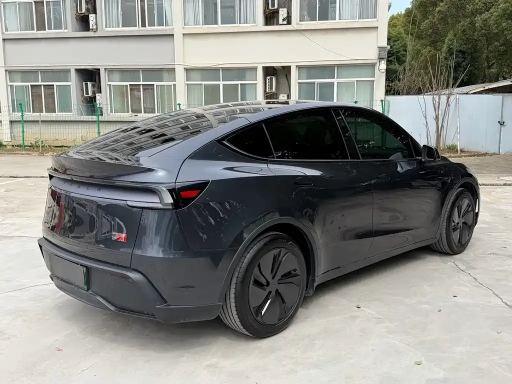 Tesla Model Y — фото 7