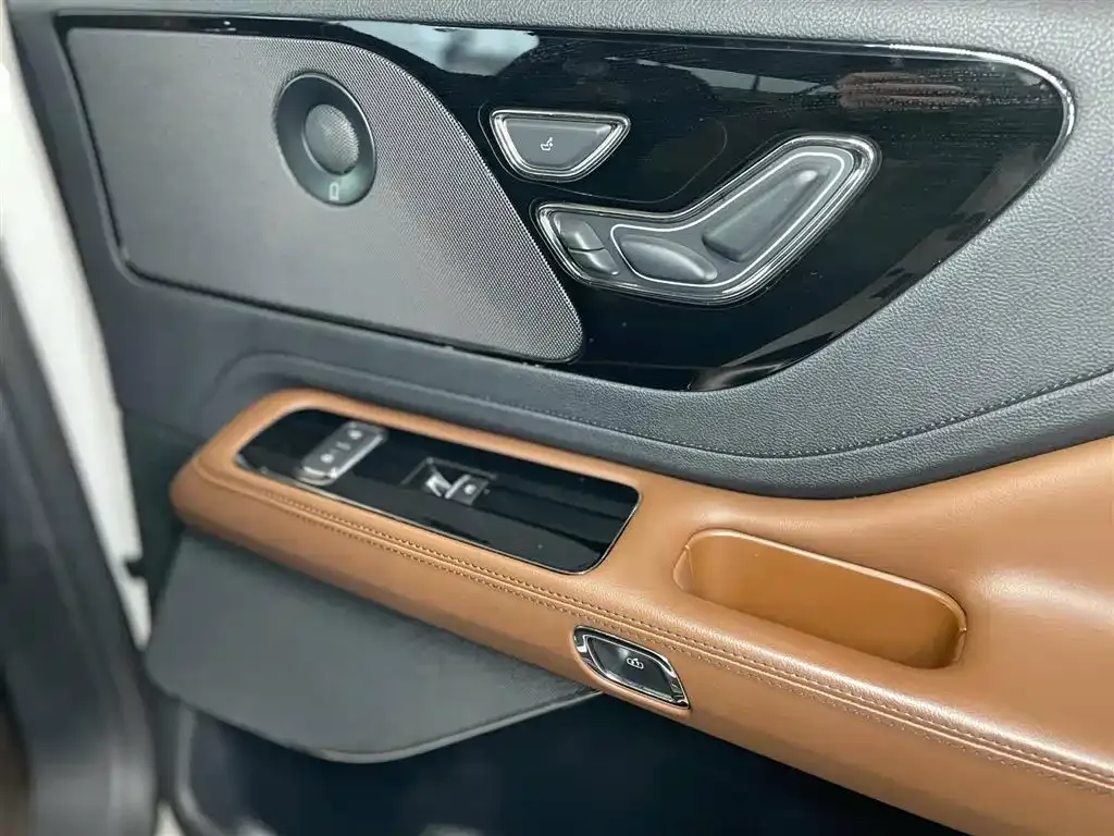 Lincoln Aviator — фото 8