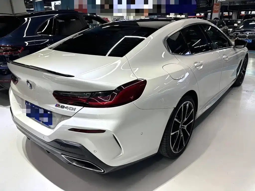 BMW 8 Series — фото 7