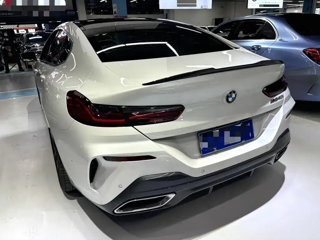BMW 8 Series — фото 3
