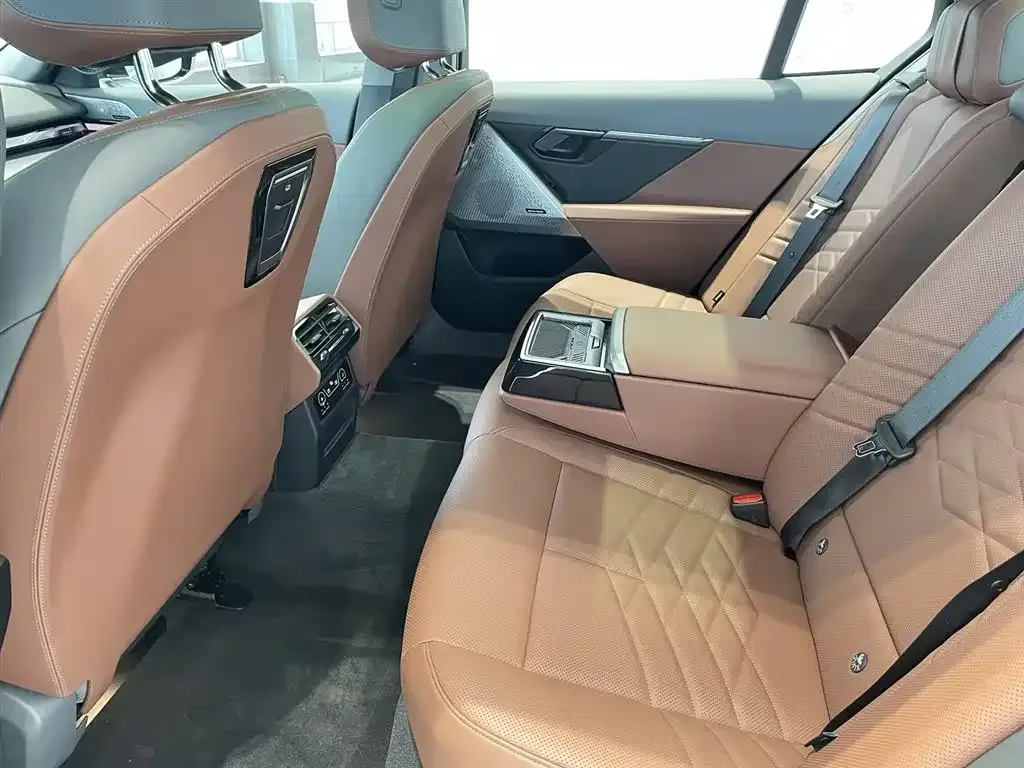 BMW i5 2025 из CN, фото 9