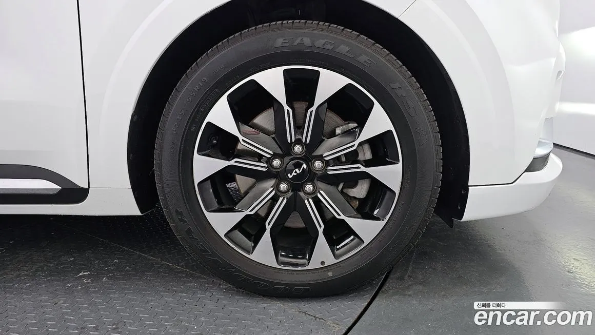 Kia Carnival — фото 10