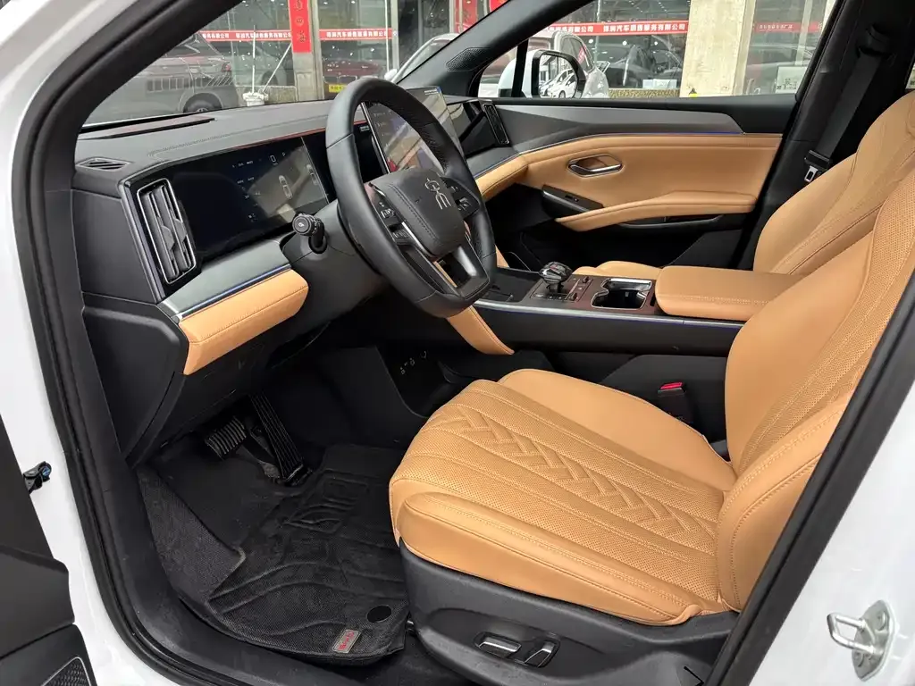 BYD L DM-i — фото 4