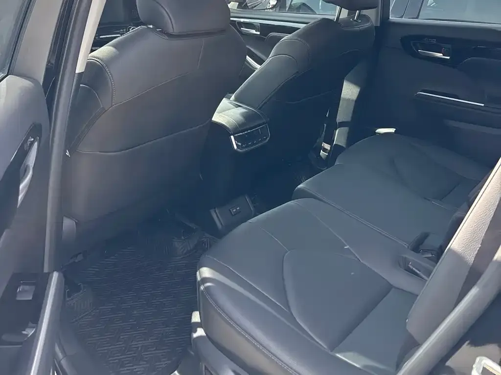 Toyota Highlander 2023 из CN, фото 10