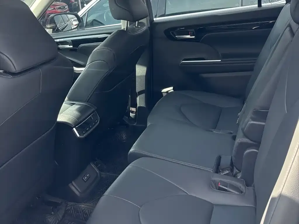 Toyota Highlander 2023 из CN, фото 2