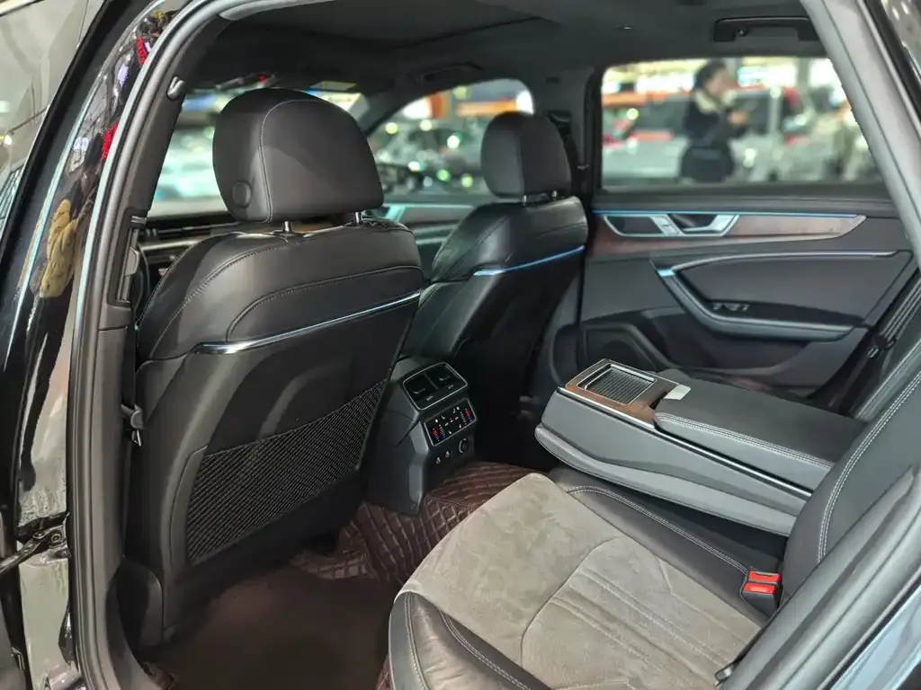 Audi A6L 2023 из CN, фото 3