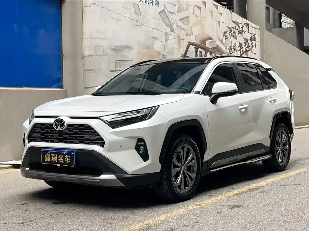 Toyota RAV4 — фото 1