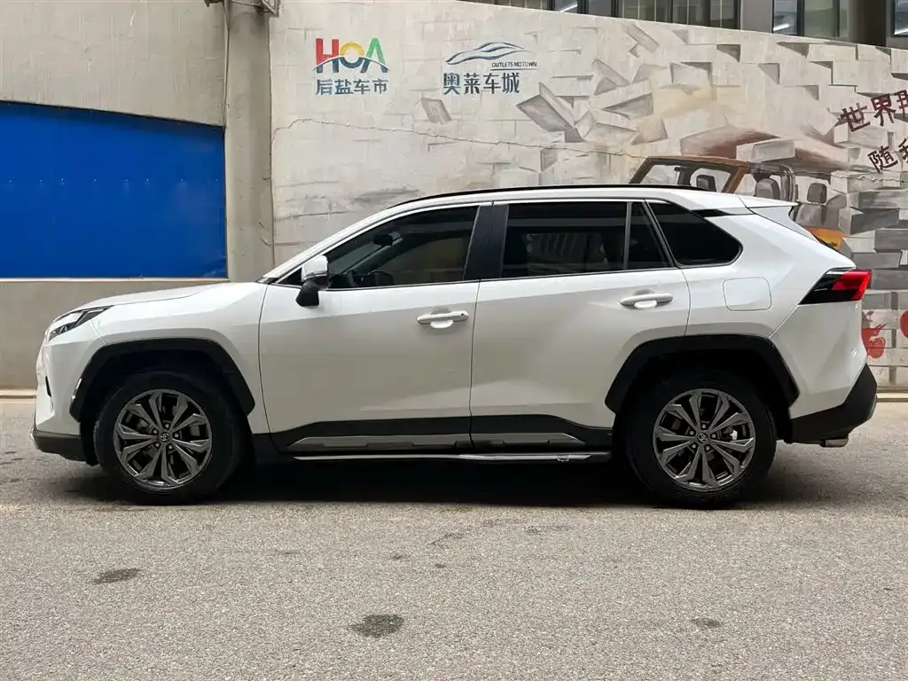 Toyota RAV4 — фото 10