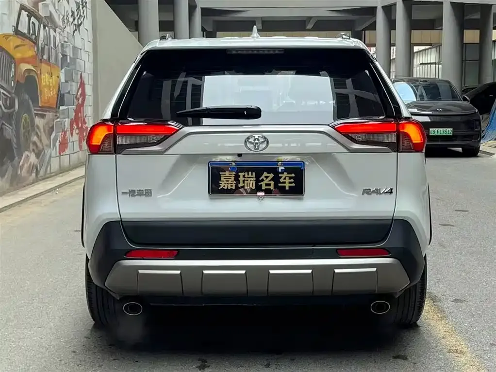 Toyota RAV4 — фото 9