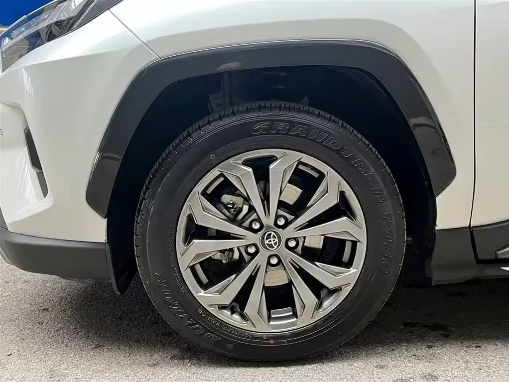 Toyota RAV4 — фото 2