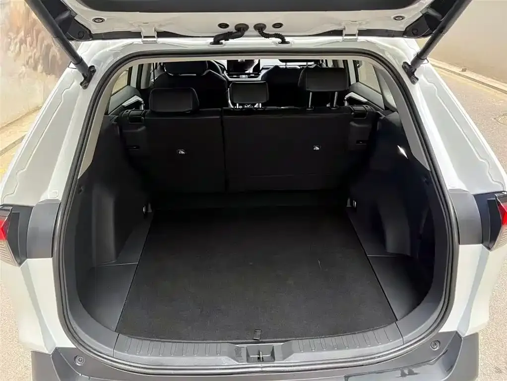 Toyota RAV4 — фото 5