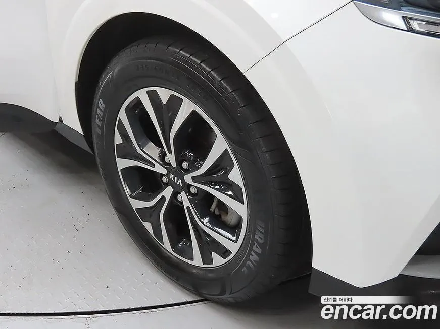 Kia Carnival — фото 10