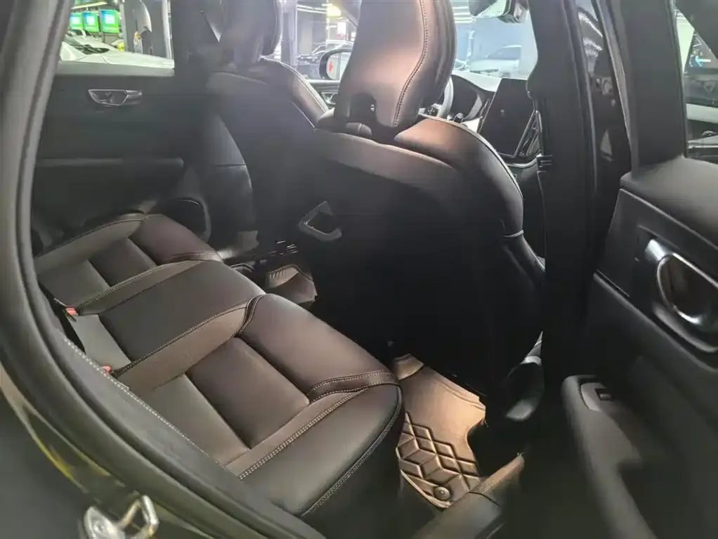 Volvo XC60 2025 из CN, фото 5