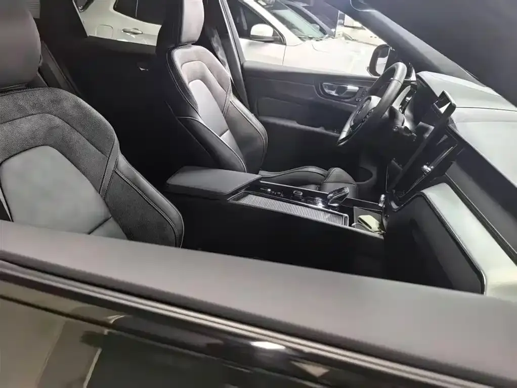Volvo XC60 2025 из CN, фото 4